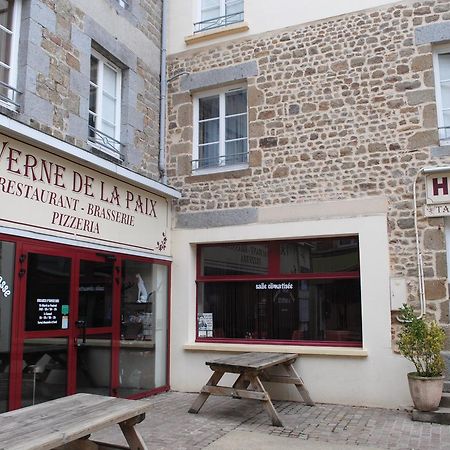 Taverne De La Paix La Ferte-Mace Buitenkant foto