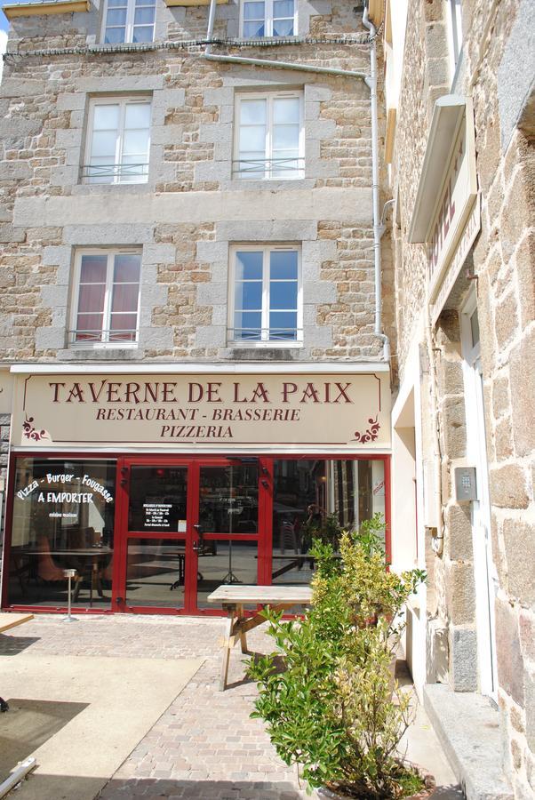 Taverne De La Paix La Ferte-Mace Buitenkant foto