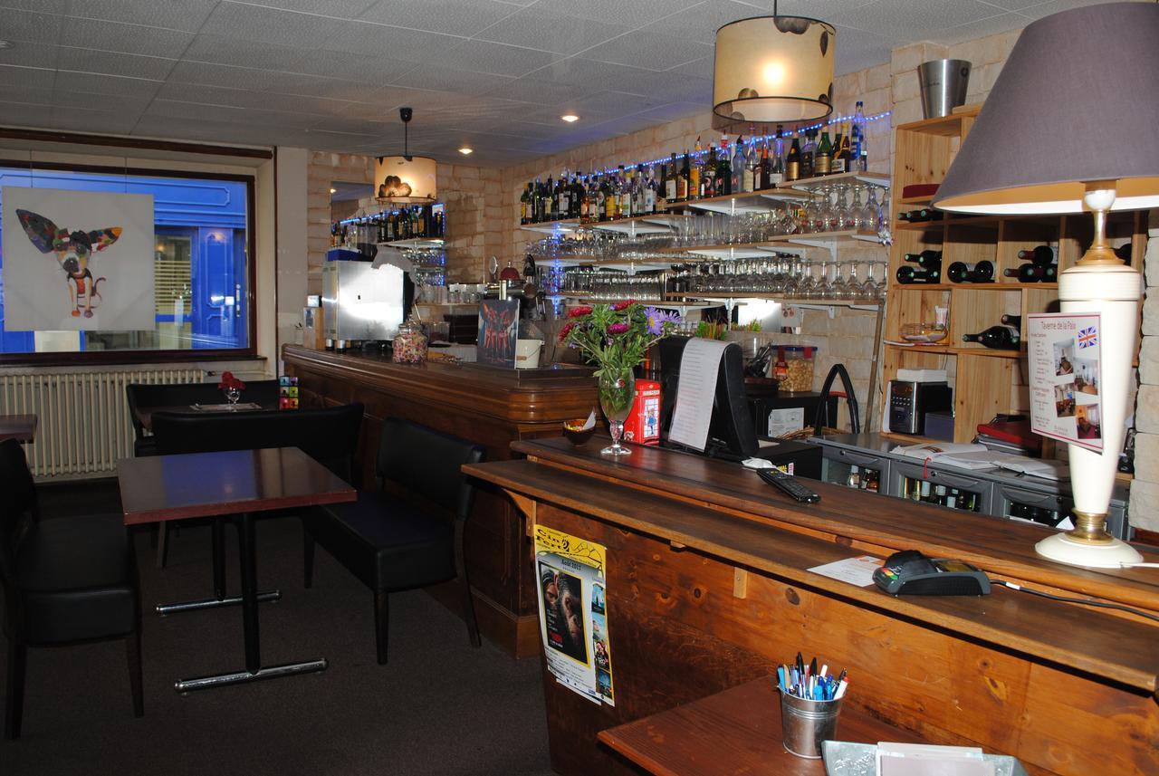 Taverne De La Paix La Ferte-Mace Buitenkant foto